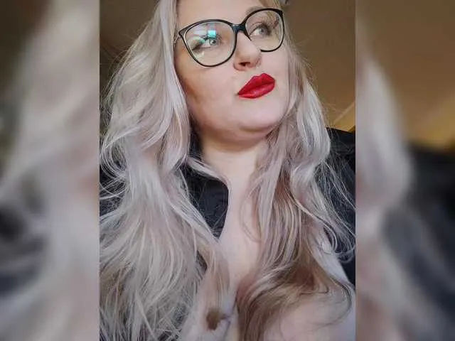 Live sex webcam photo for WifeyNusha #290887593
