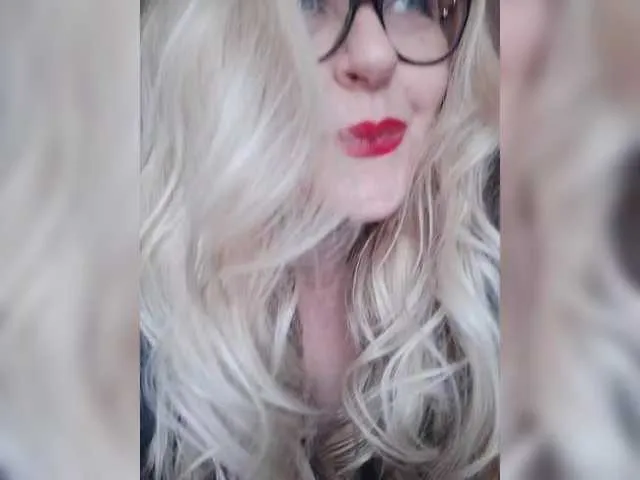 Live sex webcam photo for WifeyNusha #291663185