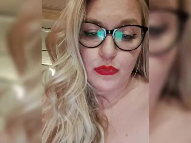 Live sex webcam photo for WifeyNusha #291677619