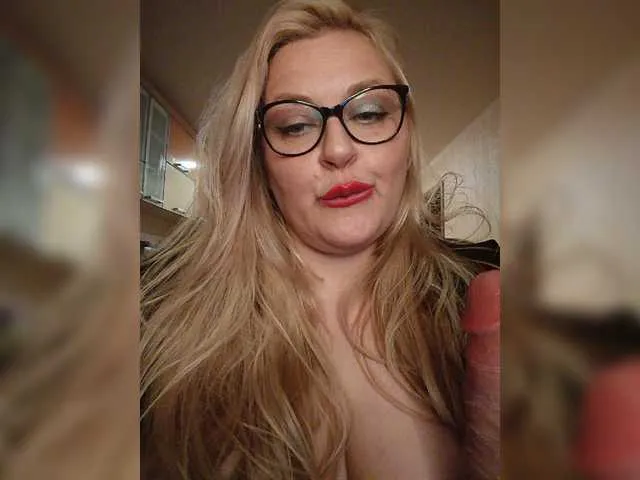 Live sex webcam photo for WifeyNusha #293776060