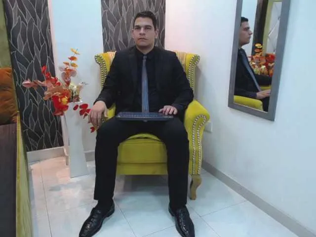 Live sex webcam photo for WillSmiith #275457256