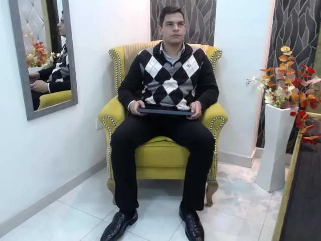 Live sex webcam photo for WillSmiith #275473423