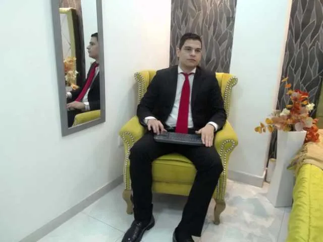 Live sex webcam photo for WillSmiith #275531067