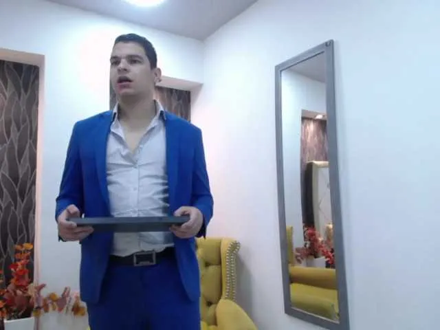 Live sex webcam photo for WillSmiith #275539763