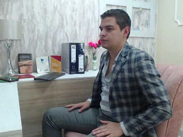 Live sex webcam photo for WillSmiith #275572138