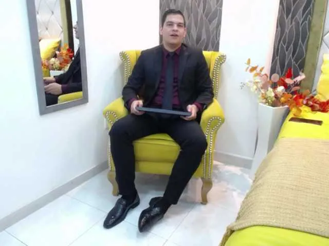 Live sex webcam photo for WillSmiith #275603345