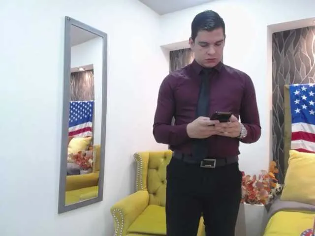 Live sex webcam photo for WillSmiith #275644998