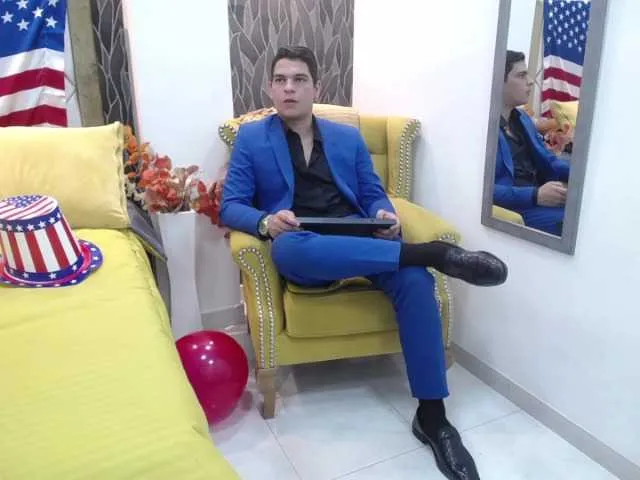 Live sex webcam photo for WillSmiith #275652734
