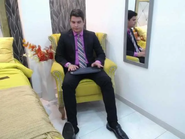 Live sex webcam photo for WillSmiith #275696655