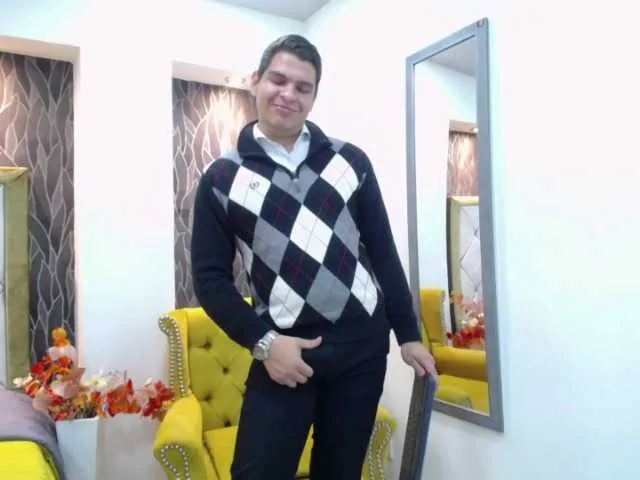 Live sex webcam photo for WillSmiith #275704367