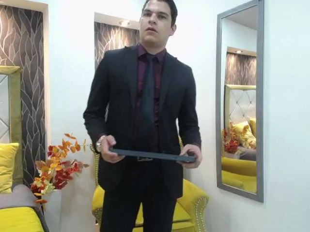 Live sex webcam photo for WillSmiith #275820312