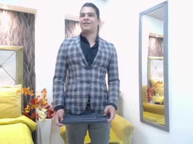 Live sex webcam photo for WillSmiith #275882122