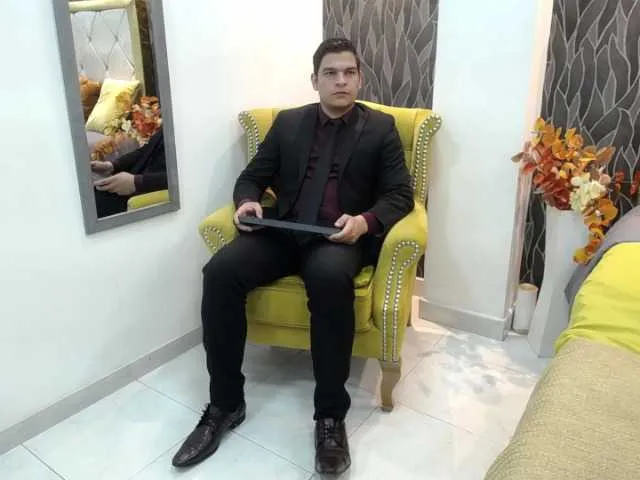 Live sex webcam photo for WillSmiith #275955988