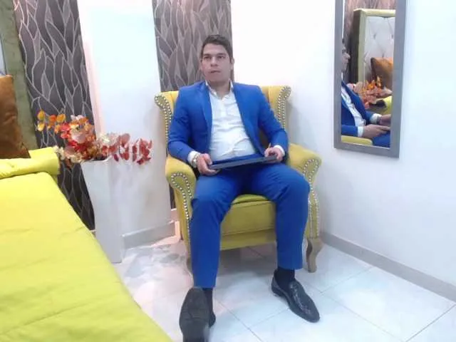 Live sex webcam photo for WillSmiith #276018021