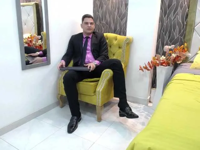 Live sex webcam photo for WillSmiith #276063174