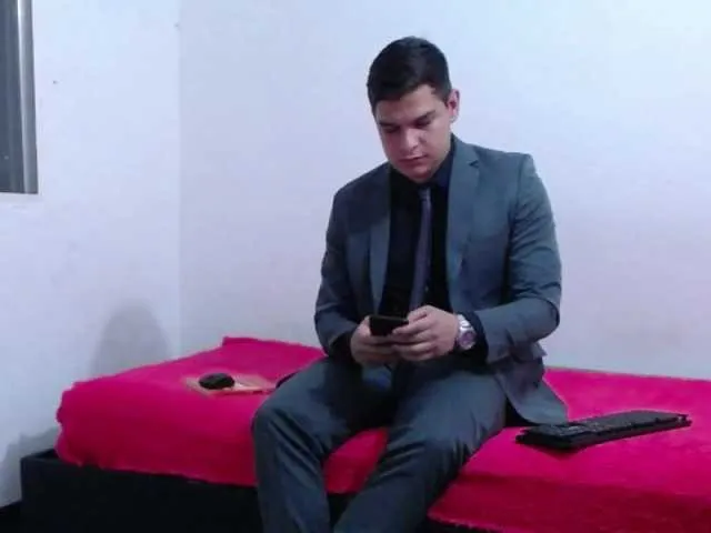 Live sex webcam photo for WillSmiith #276344590