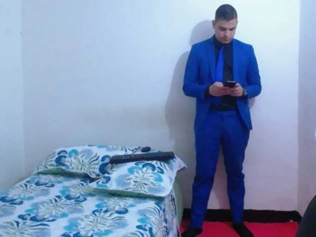 Live sex webcam photo for WillSmiith #276877260