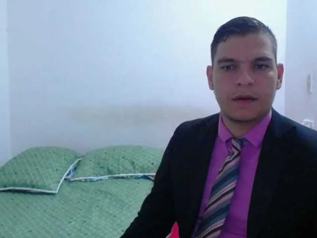 Live sex webcam photo for WillSmiith #276890207