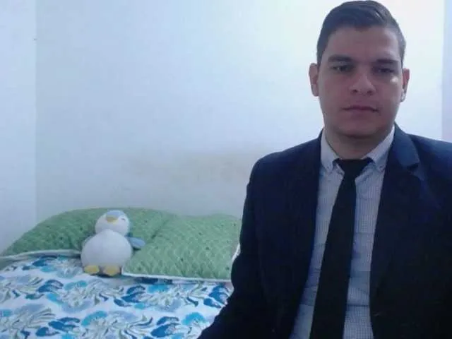 Live sex webcam photo for WillSmiith #276980500
