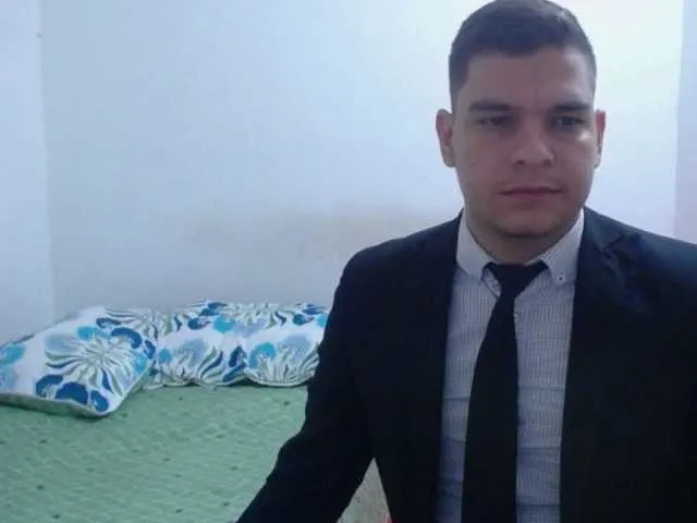 Live sex webcam photo for WillSmiith #277002302