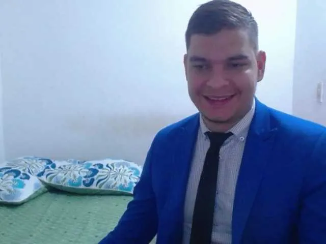 Live sex webcam photo for WillSmiith #277021138