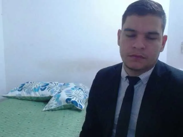 Live sex webcam photo for WillSmiith #277032773