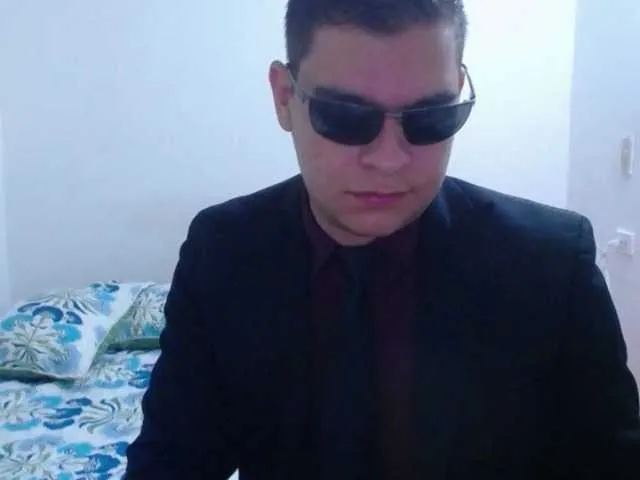 Live sex webcam photo for WillSmiith #277075332