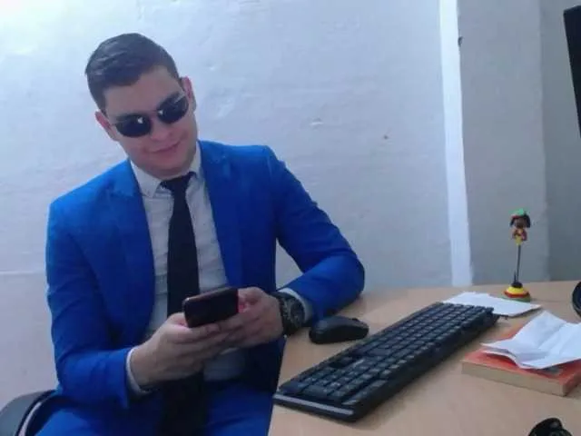 Live sex webcam photo for WillSmiith #277082232