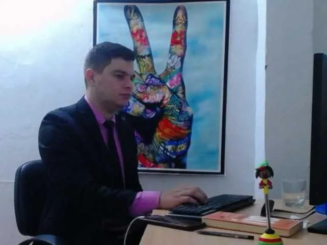 Live sex webcam photo for WillSmiith #277096520