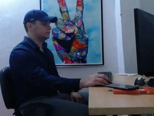 Live sex webcam photo for WillSmiith #277115755