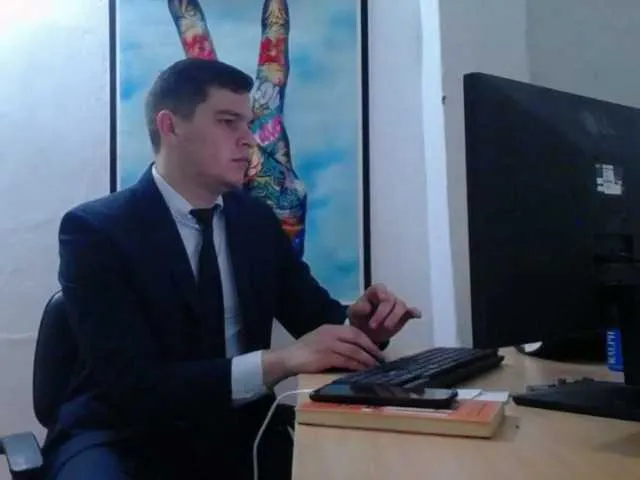Live sex webcam photo for WillSmiith #277122529