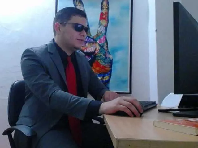 Live sex webcam photo for WillSmiith #277136699