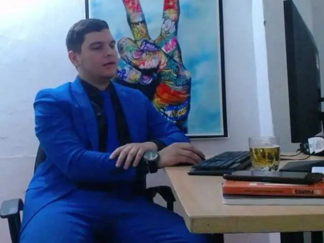 Live sex webcam photo for WillSmiith #277192194