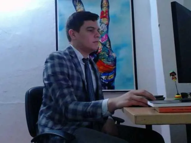 Live sex webcam photo for WillSmiith #277241629