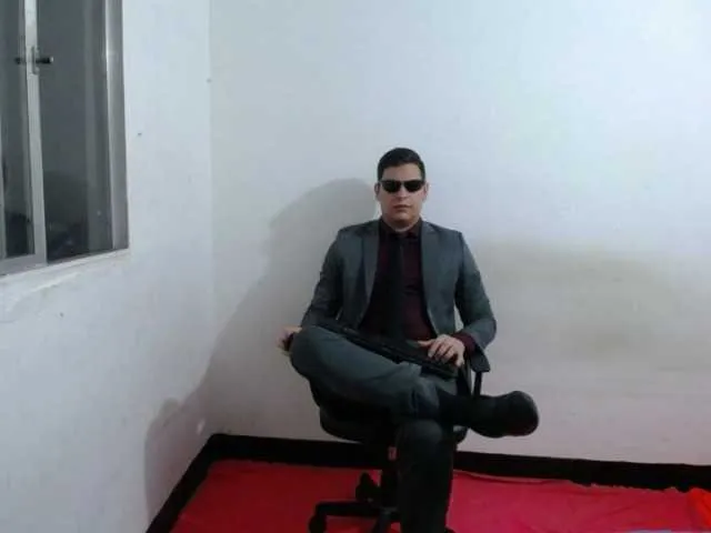 Live sex webcam photo for WillSmiith #277282240