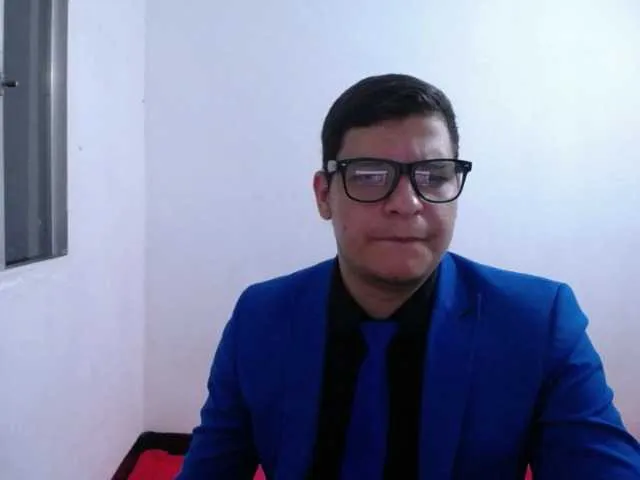 Live sex webcam photo for WillSmiith #277345192