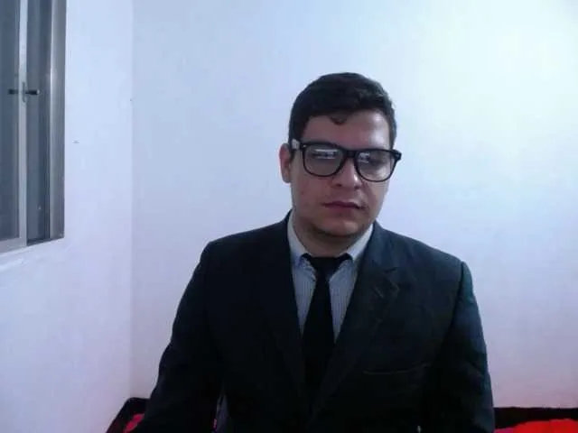 Live sex webcam photo for WillSmiith #277350819