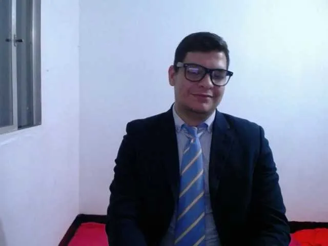 Live sex webcam photo for WillSmiith #277357372