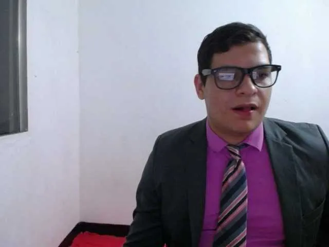 Live sex webcam photo for WillSmiith #277440825