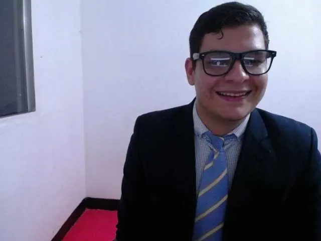 Live sex webcam photo for WillSmiith #277452920