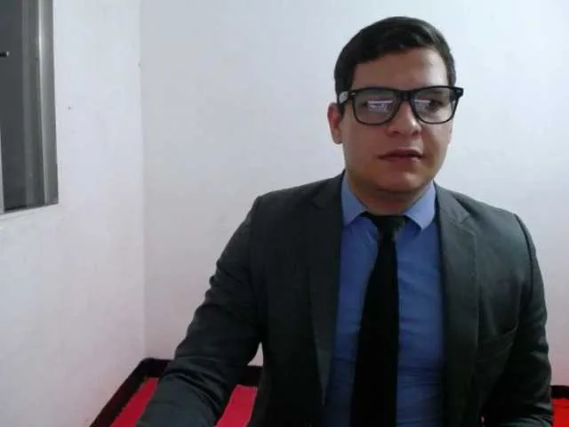 Live sex webcam photo for WillSmiith #277460104