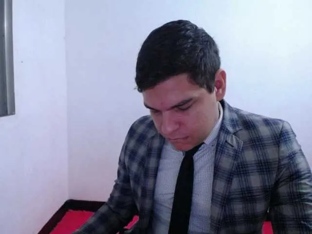 Live sex webcam photo for WillSmiith #277467439