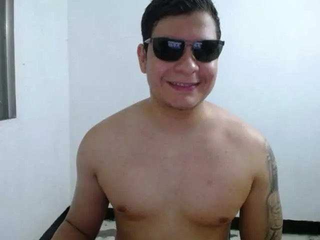 Live sex webcam photo for WillSmiith #277493746