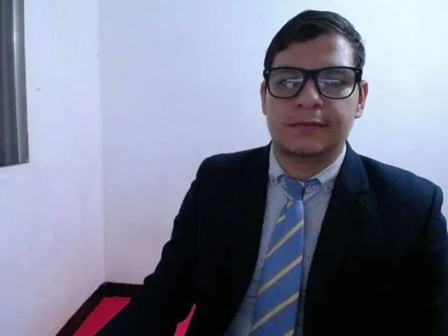 Live sex webcam photo for WillSmiith #277534514
