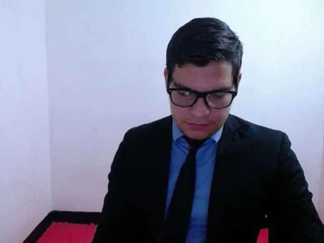 Live sex webcam photo for WillSmiith #277544516