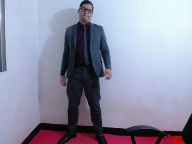 Live sex webcam photo for WillSmiith #277548188