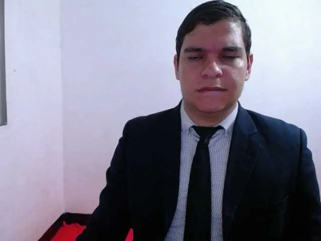 Live sex webcam photo for WillSmiith #277580547