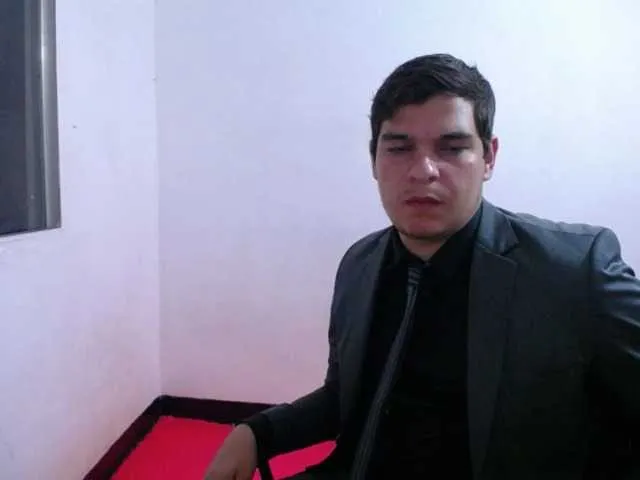 Live sex webcam photo for WillSmiith #277681541