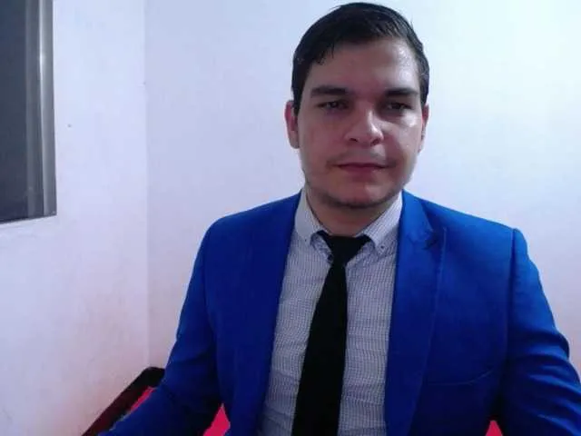 Live sex webcam photo for WillSmiith #277708534