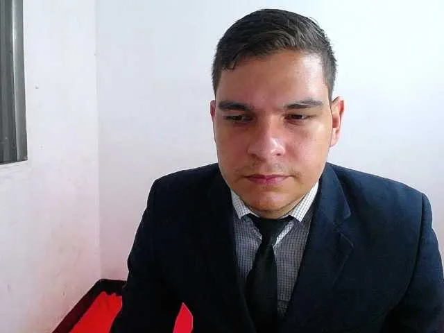 Live sex webcam photo for WillSmiith #277944663